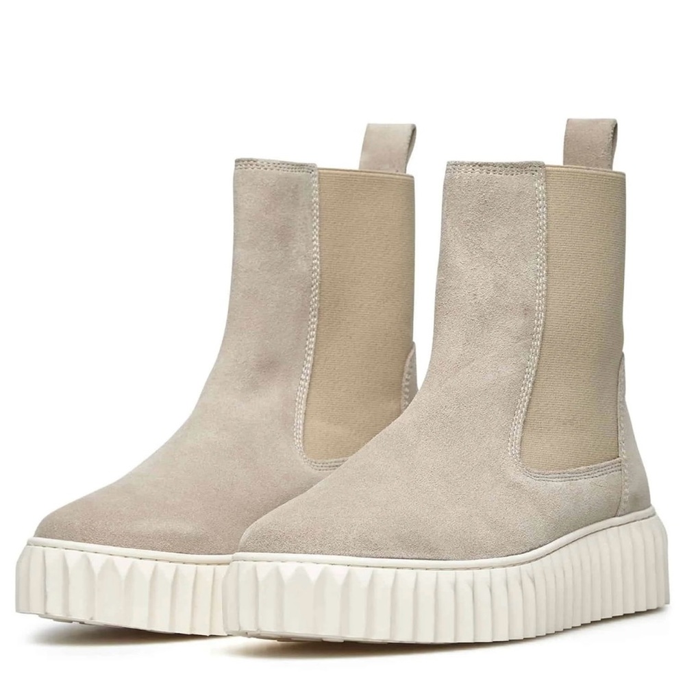 Suede Voile Blanche Beth Booties size 7.5/38 NWT